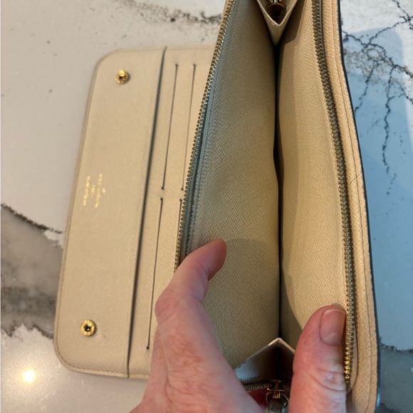 AUTHENTIC Louis Vuitton Adèle wallet - Picture 5 of 12